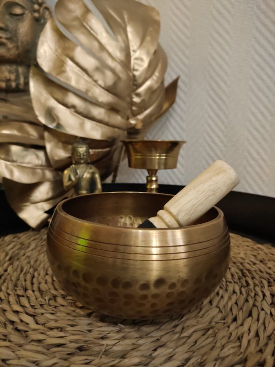 7 Metal Handmade hammered singing bowl van Merkloos