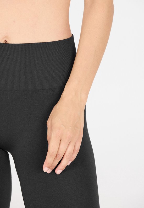 Athlecia Missori W Seamless Shorts Black van Athlecia