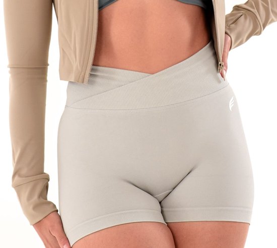 Dames sportshort high waist met V-shape taille – naadloos & shaping effect – squatproof en stretchy – yoga, pilates en fitness – DM Training Just Me Short (lichtgrijs)