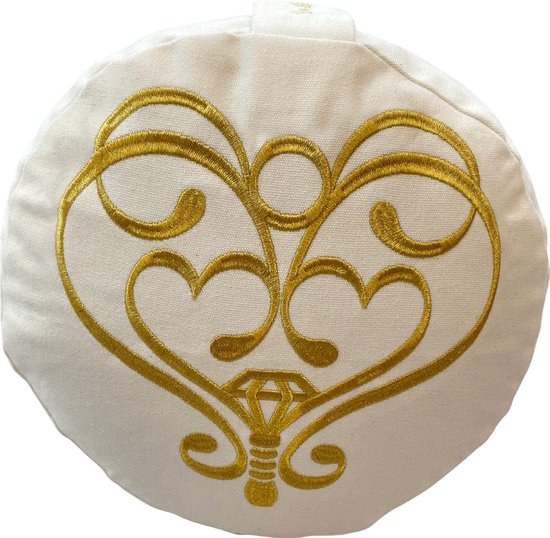 De BruidsFabriek - bruidspoefje - speelpoefje - romatisch meditatiekussen van Little Dutch