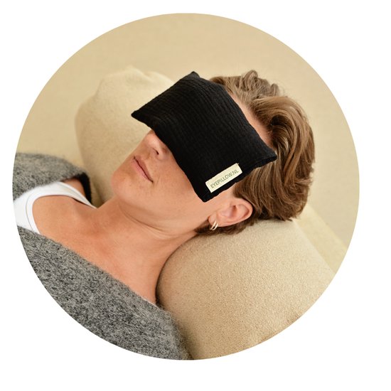 Eyepillow black cotton. Roos & bergkristal