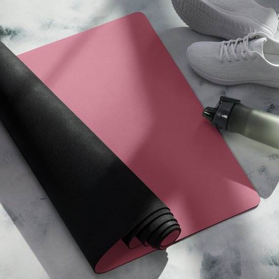 Funny Yoga Mat with red wine bottle van Merkloos