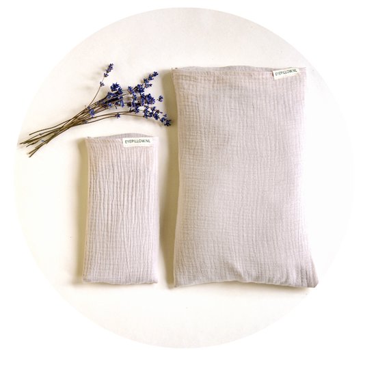 Grounded - bodypillow & eyepillow van Merkloos