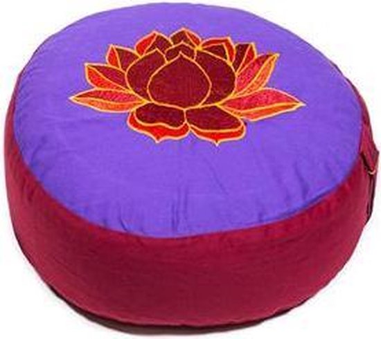 Meditatiekussen violet/rood lotus geborduurd van De Siepp.