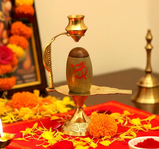 Narmadeshwar Shiva Lingam met Kanne en Trishul - 13 cm