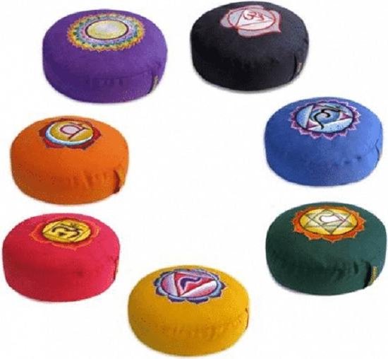 Set van 7 Geborduurde Meditatiekussens (7 Chakra's) van Yogi & Yogini