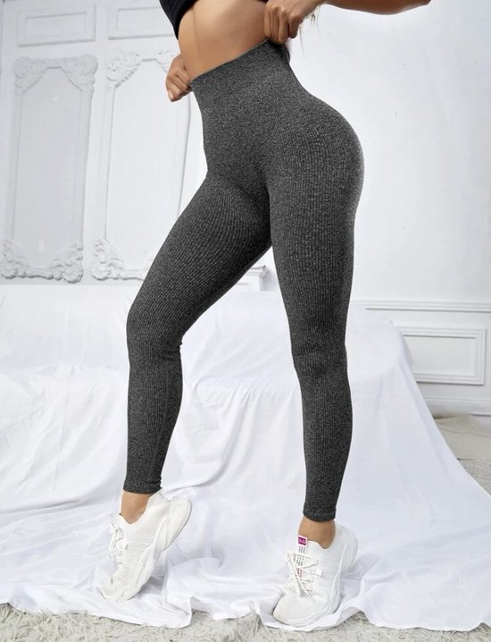 Sportlegging - legging - broek - gymlegging - train legging - yogapants - donker grijs - Maat S - elastisch - geribbeld - fitness - gym - sportschool van Esprit Fitness.