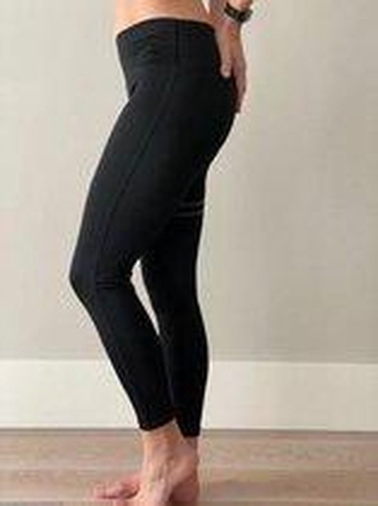 Ultimate Fit Fitnesslegging - Zwarte sportlegging, yoga broek met opgedrukte zwarte strepen. van Ultimate