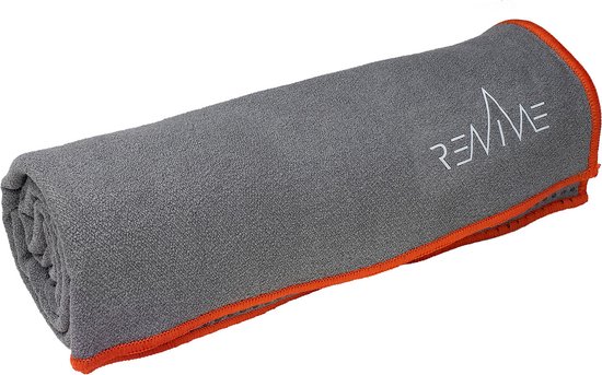 YOGA "GRIP" handdoek met silicone nopjes aan onderzijde, formaat 183 x 61 cm, kleur grijs, lichtgewicht, voor extra hygiene, super absorberend, snel droogbaar, wasbaar, perfect voor op reis, soft touch, gerecycled materiaal. Perfecte grip! van Lotta.