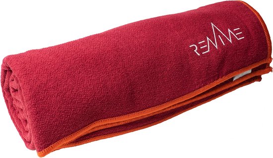YOGA "GRIP" handdoek met silicone nopjes aan onderzijde, formaat 183 x 61 cm, kleur rood, lichtgewicht, voor extra hygiene, super absorberend, snel droogbaar, wasbaar, perfect voor op reis, soft touch, gerecycled materiaal. Perfecte grip! van EKOTEX